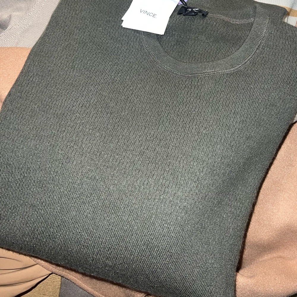 Vince mens wool cashmere crew neck sweater NWT sz M olive green color